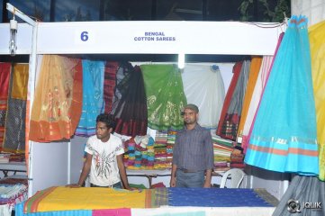 Naveena Jackson Launches Lepakshi Cotton and Silk Exhibition